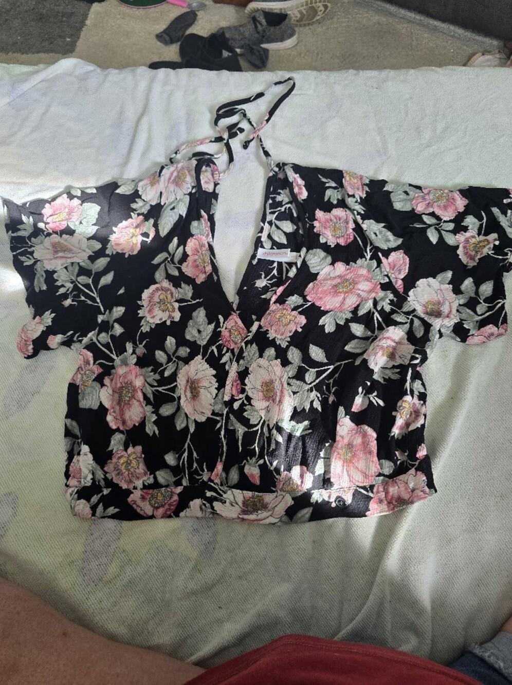 Xhilaration Flower Pattern Tie Crop Shirt, Size Small .